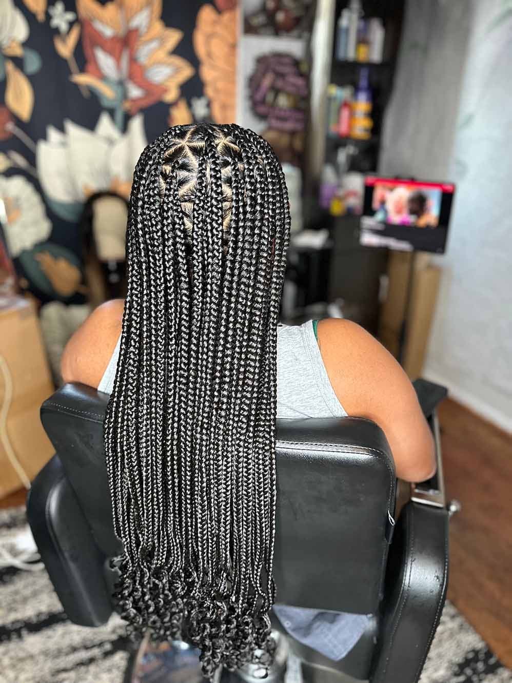 Knotless Braids hairstyle by TeebraidingZone