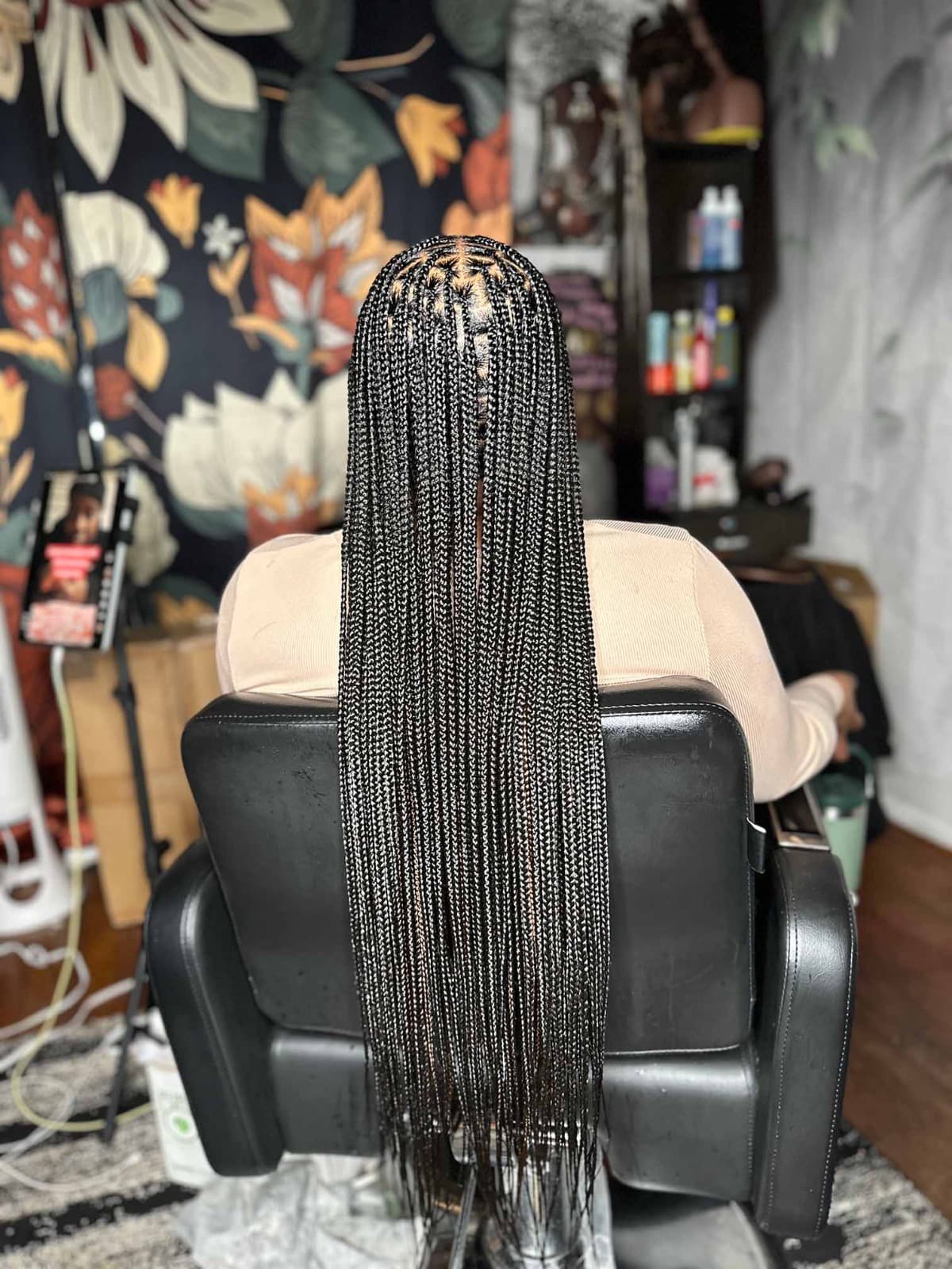 Knotless Braids hairstyle by TeebraidingZone