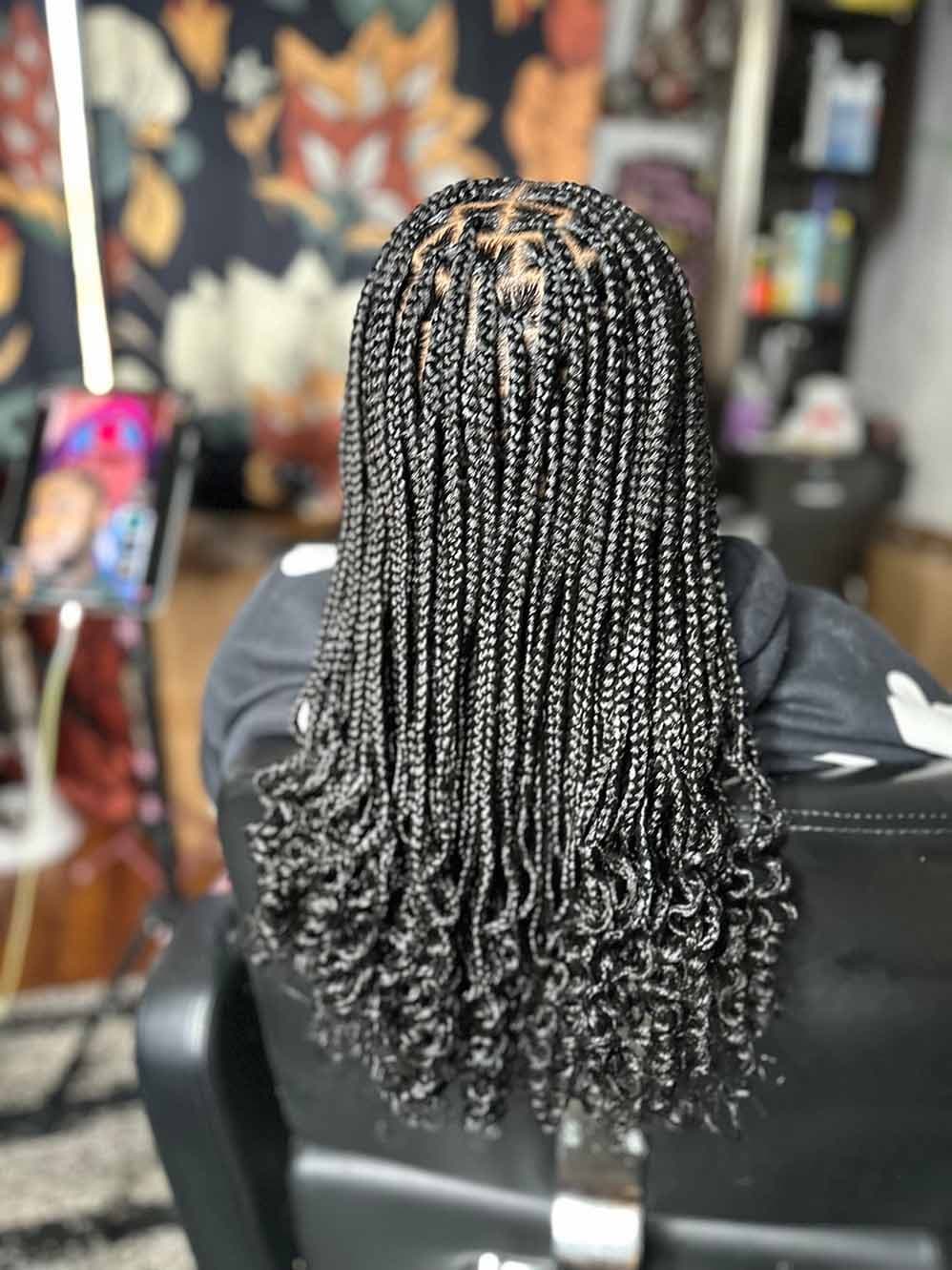 Knotless Braids hairstyle by TeebraidingZone